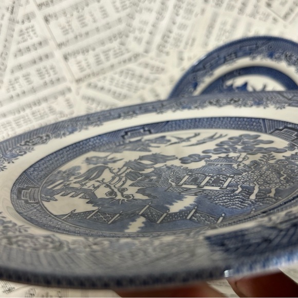 2 Pristine Blue Willow Dinner Plates Churchill Fine China Staffordshire England - Picture 7 of 8